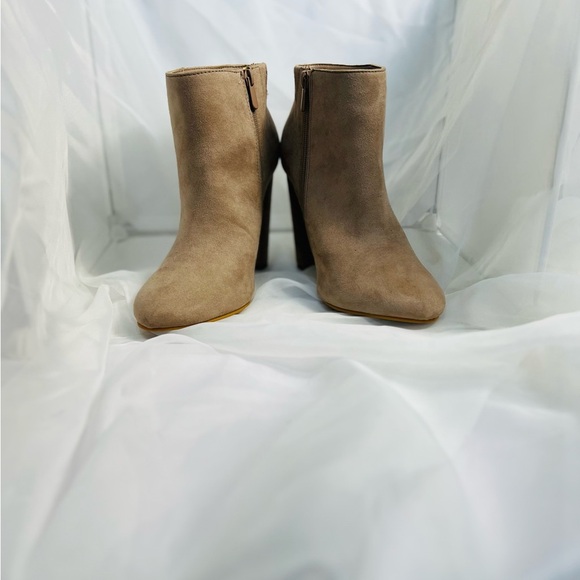 Torrid Women’s Ankle Boots Faux Suede Tan Taupe 9.5W Zip Up - Picture 2 of 10